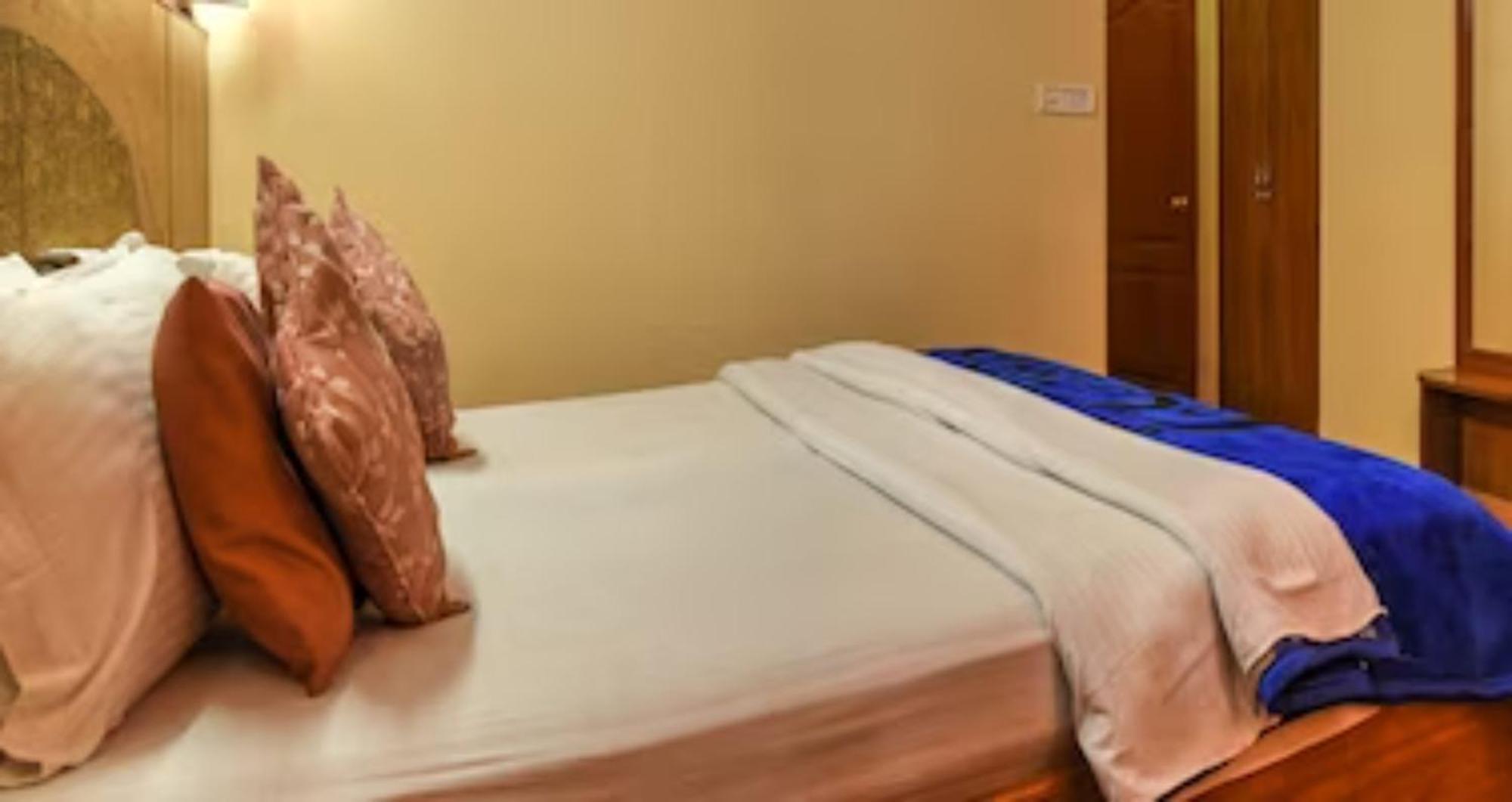 שימלה Hotel King Palace - Nature-Valley-Luxury-Room - Prime Location With Parking Facilities מראה חיצוני תמונה