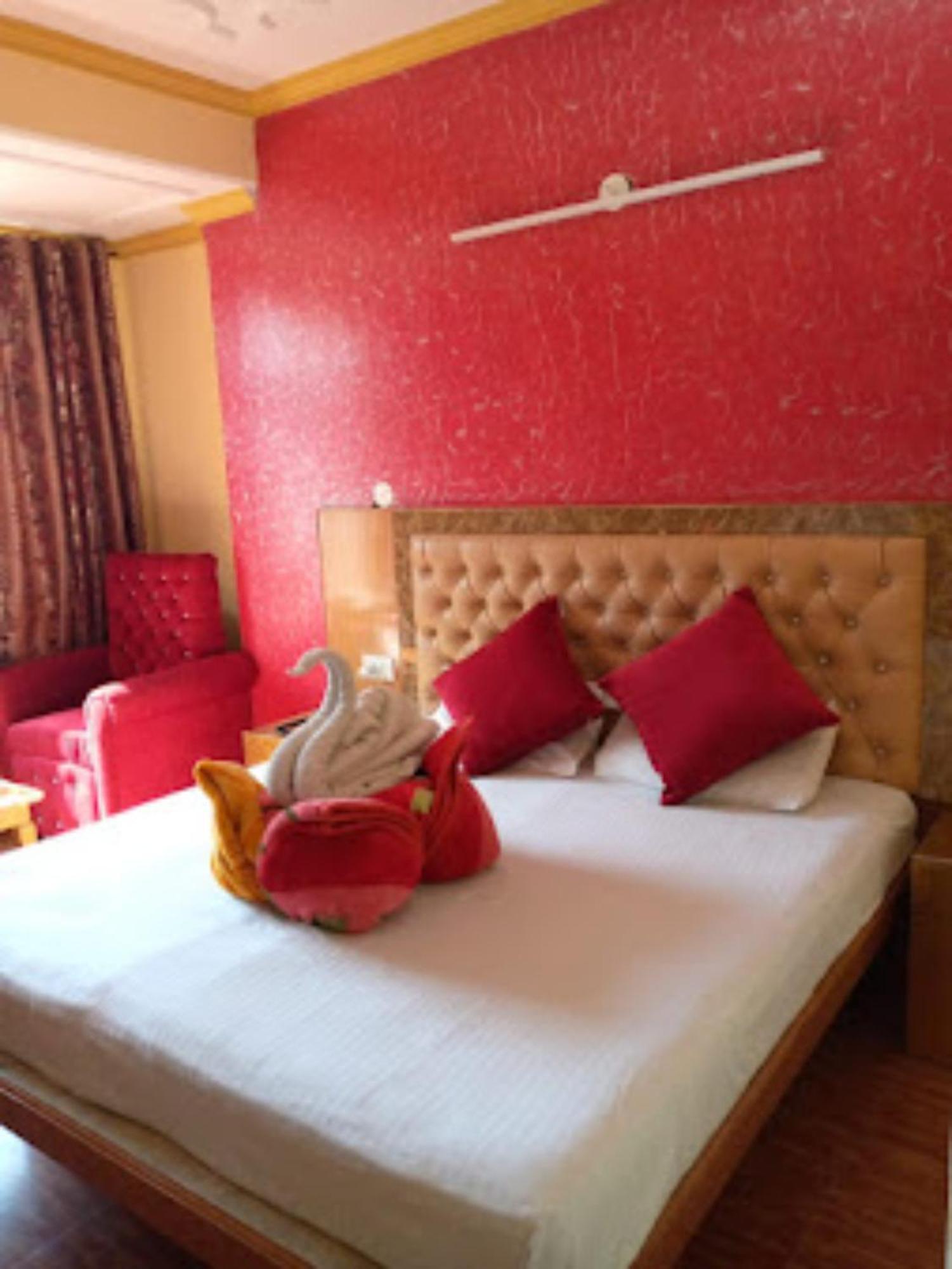 שימלה Hotel King Palace - Nature-Valley-Luxury-Room - Prime Location With Parking Facilities מראה חיצוני תמונה