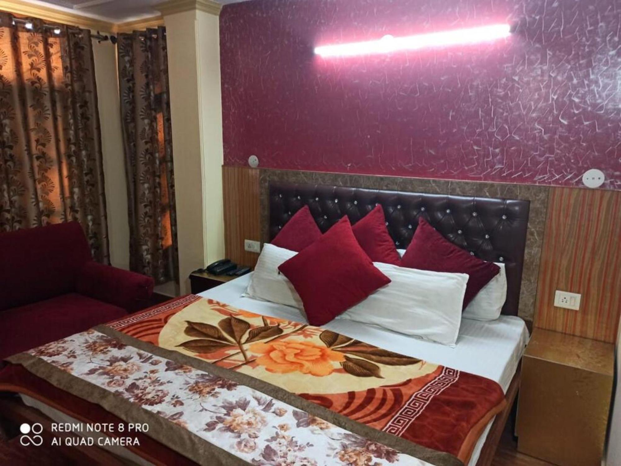 שימלה Hotel King Palace - Nature-Valley-Luxury-Room - Prime Location With Parking Facilities מראה חיצוני תמונה