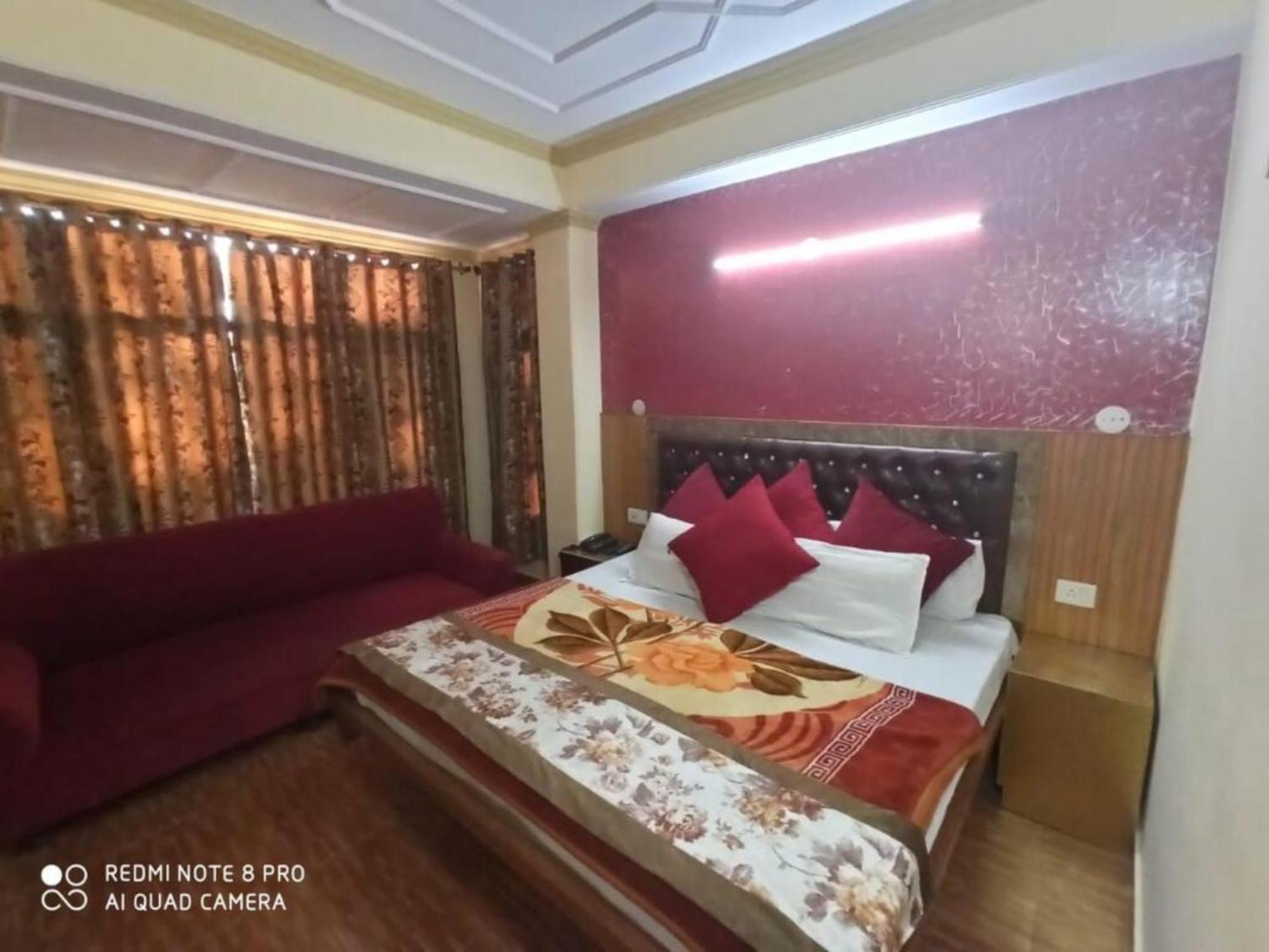 שימלה Hotel King Palace - Nature-Valley-Luxury-Room - Prime Location With Parking Facilities מראה חיצוני תמונה